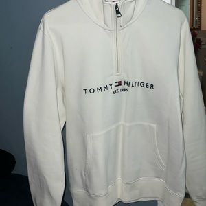 Tommy sweater